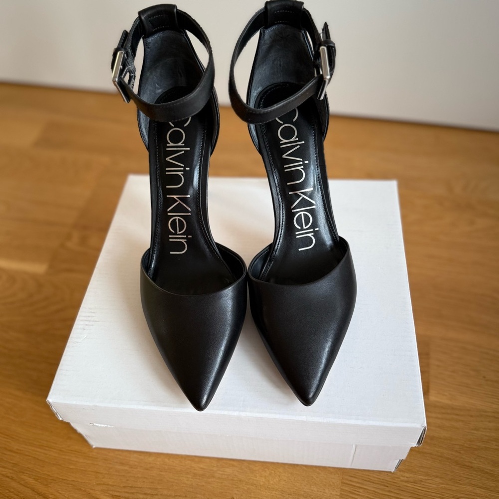 Calvin Klein Hilda Stiletto in Black Size 7 - Picture 2 of 9